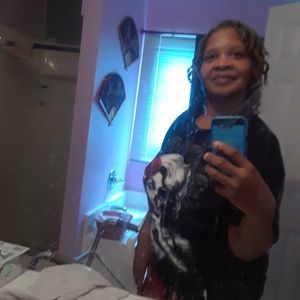 Meet your Posher, Leslie gray